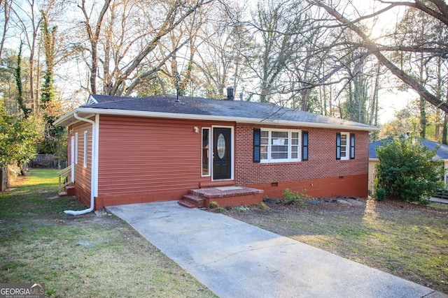 single story home with a front yard