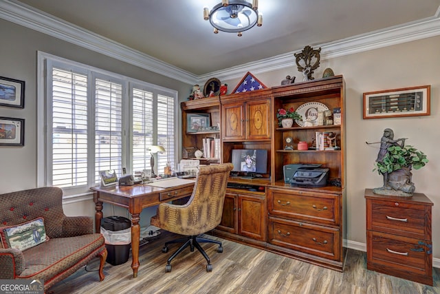 office area featuring a healthy amount of sunlight, ornamental molding, and light hardwood / wood-style floors