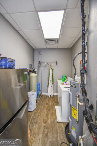 utility room featuring water heater and washer and clothes dryer