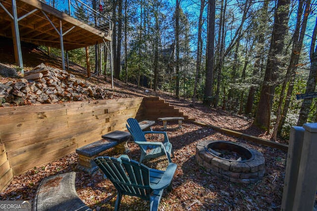 view of yard featuring an outdoor fire pit