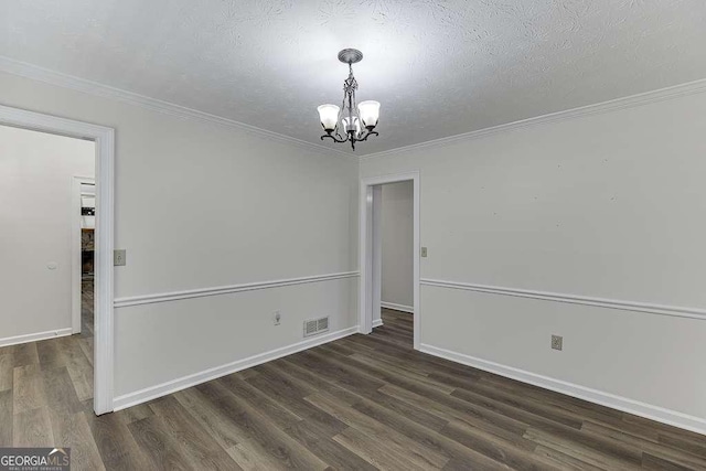 empty room with a textured ceiling, ornamental molding, and a notable chandelier