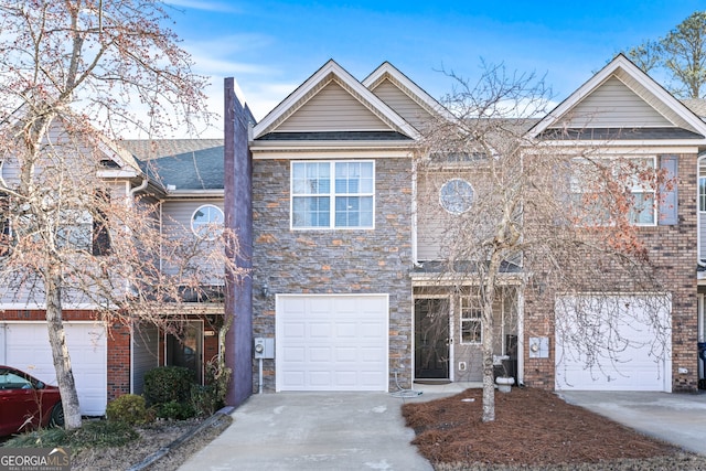 townhome / multi-family property featuring a garage