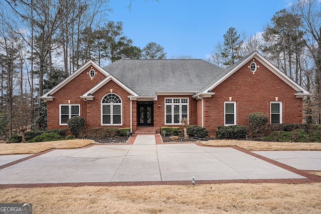 view of front facade with a front yard