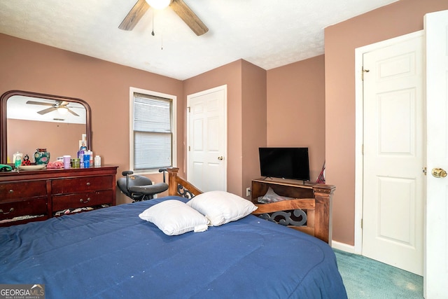 bedroom with ceiling fan, carpet, and a textured ceiling