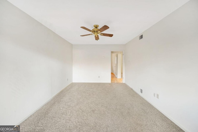 carpeted spare room featuring ceiling fan