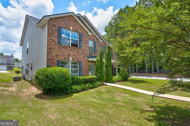 view of front of property featuring a front yard