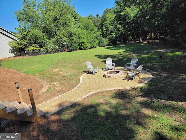 view of yard featuring an outdoor fire pit