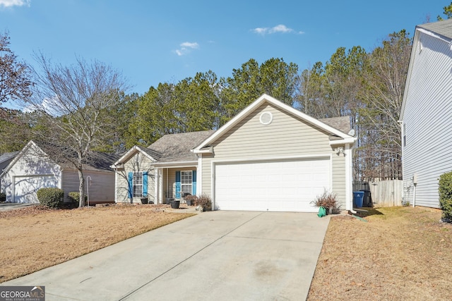 view of front of property featuring a front yard