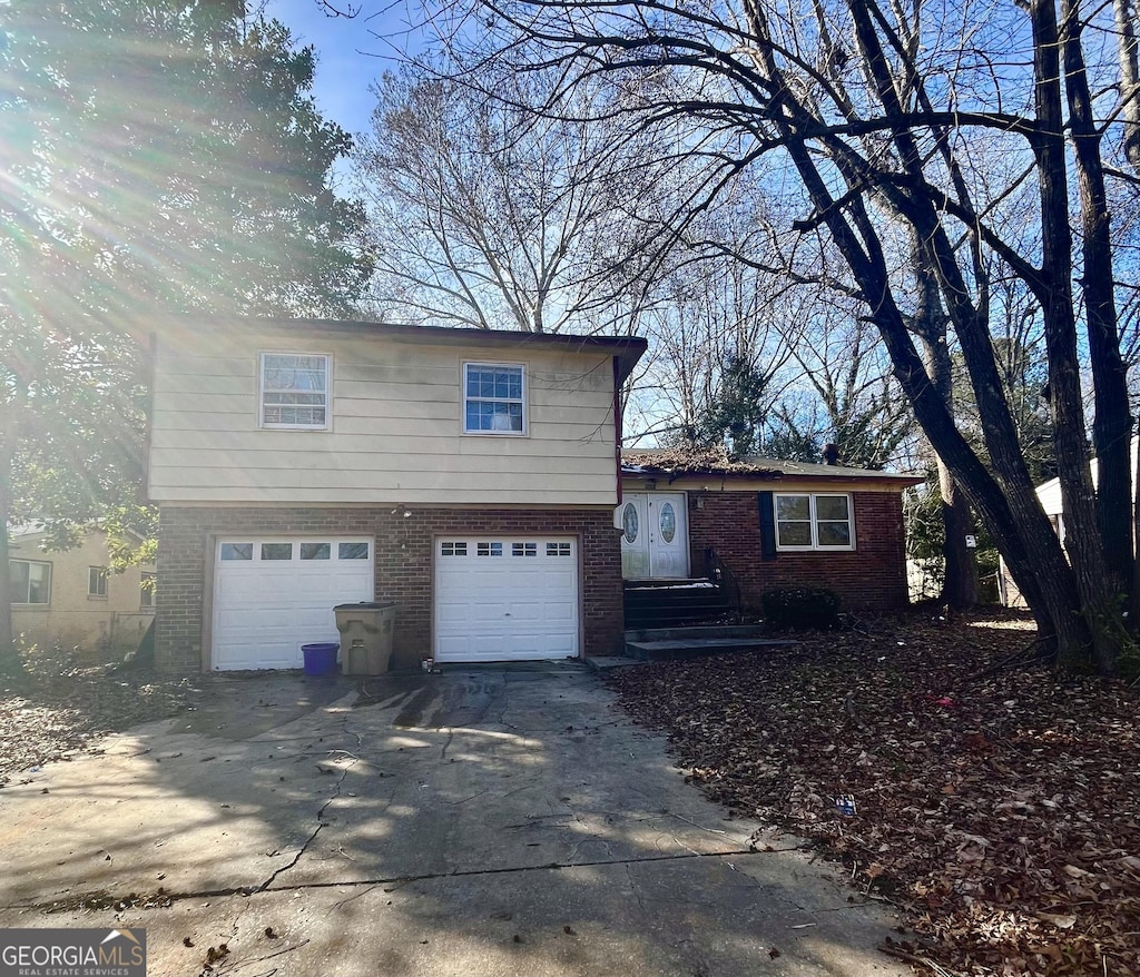 view of front facade with a garage