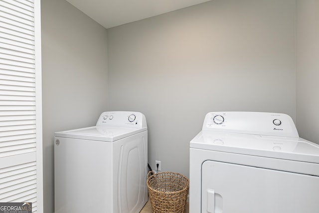 washroom featuring washing machine and dryer