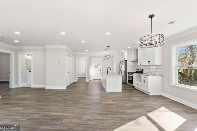 kitchen featuring decorative light fixtures, dark hardwood / wood-style flooring, stainless steel appliances, a kitchen island with sink, and white cabinets