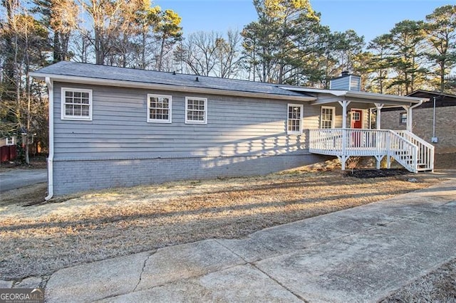 ranch-style home featuring a porch