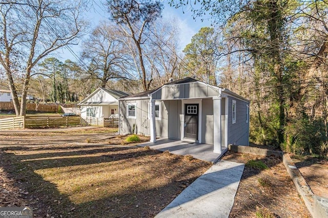 view of front of property