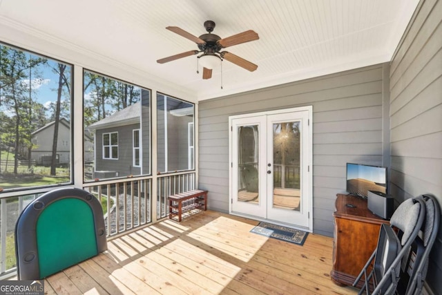 sunroom featuring ceiling fan