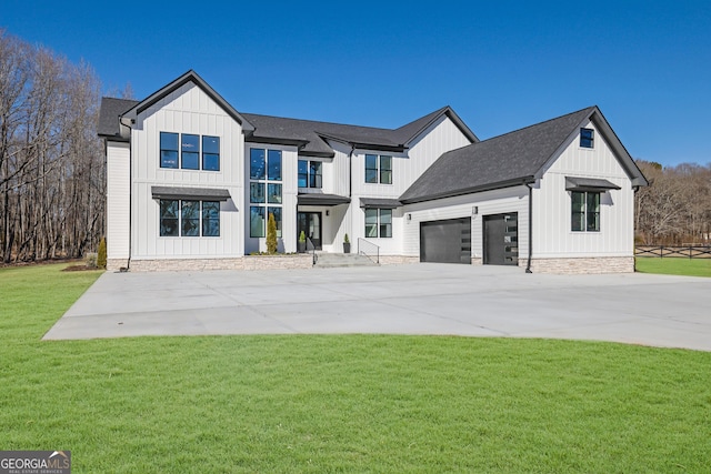 view of front of home with a garage and a front yard