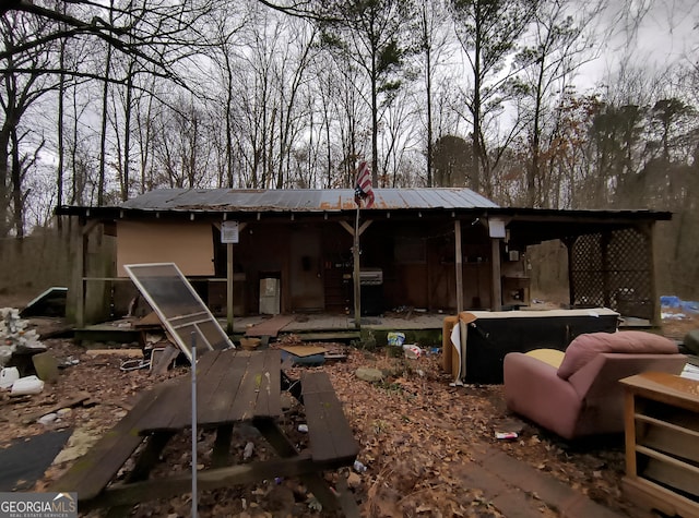 back of house featuring a hot tub