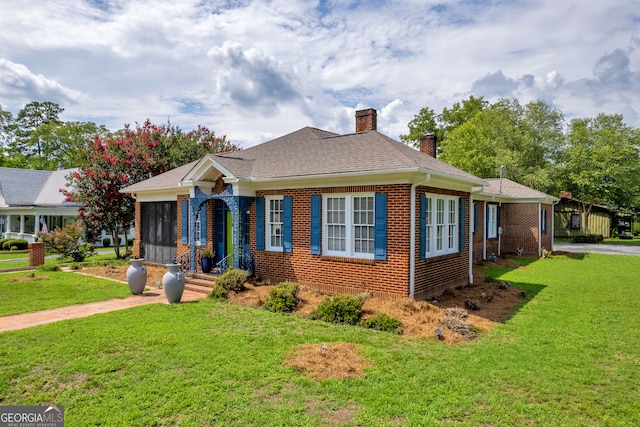 view of front facade featuring a sunroom and a front yard