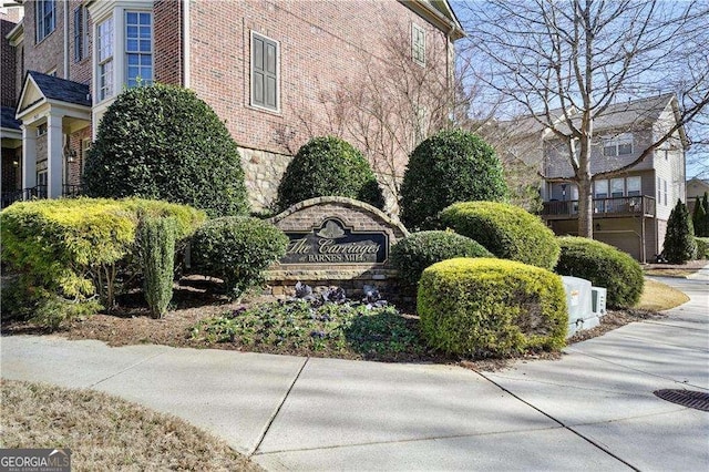 view of community / neighborhood sign