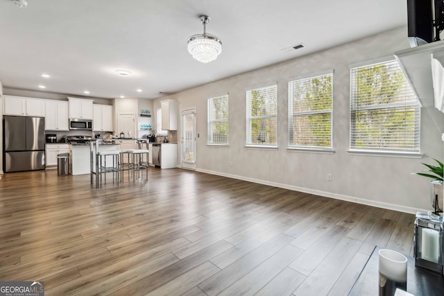 living room featuring an inviting chandelier and dark hardwood / wood-style floors