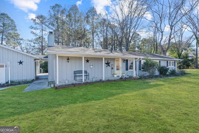 view of front facade with a front lawn and covered porch