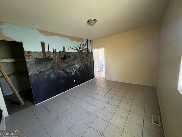 spare room featuring light tile patterned floors