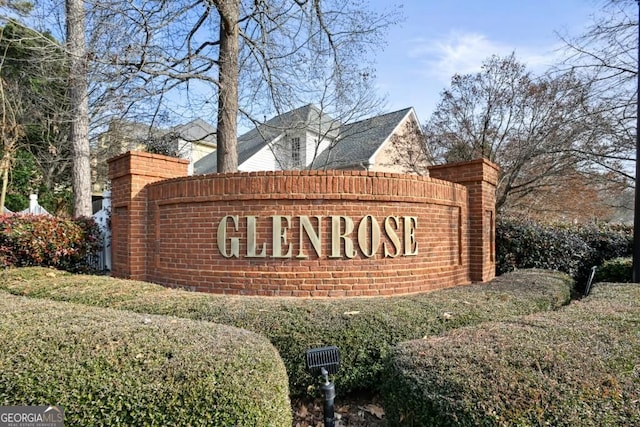 view of community / neighborhood sign
