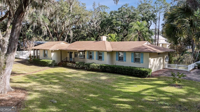 ranch-style home featuring a front yard