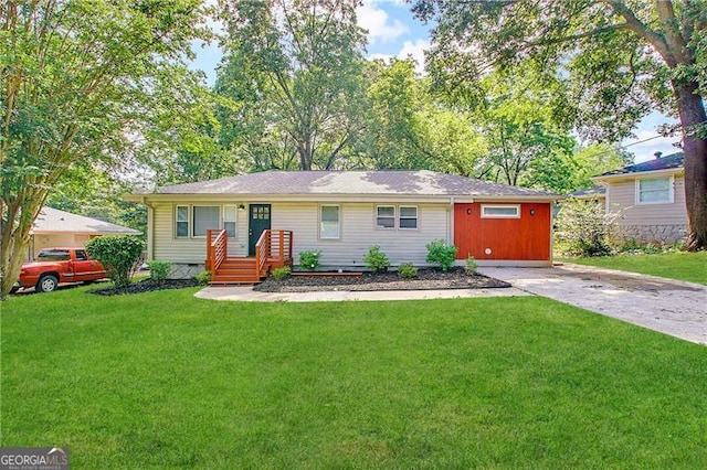 single story home with a front lawn