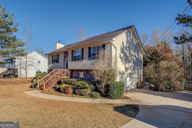 view of front of home with a front yard