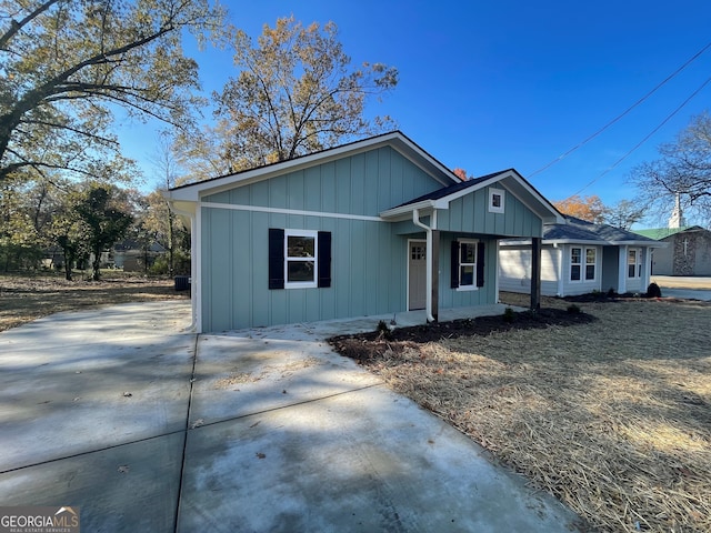 view of front of property