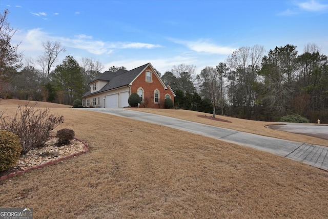 view of yard with a garage