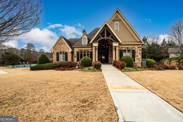 view of front facade with a front yard