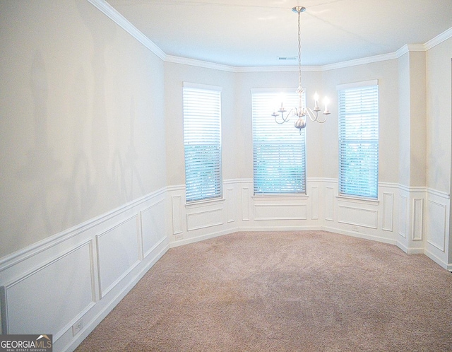 spare room with crown molding, light colored carpet, and a chandelier