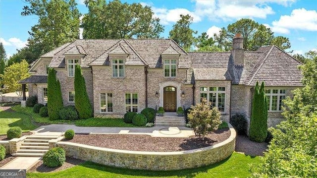 view of front of home with a front yard