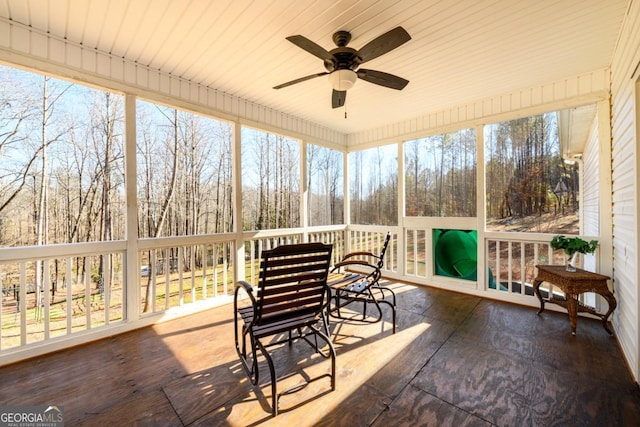 sunroom / solarium with ceiling fan