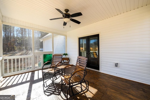 sunroom featuring ceiling fan