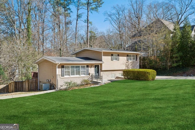 split level home with a front lawn