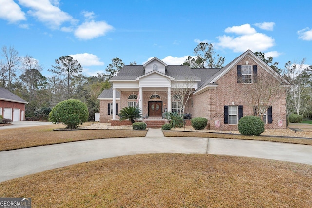 view of front of property featuring a garage and a front yard