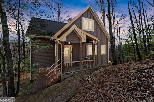 view of front of property featuring a porch