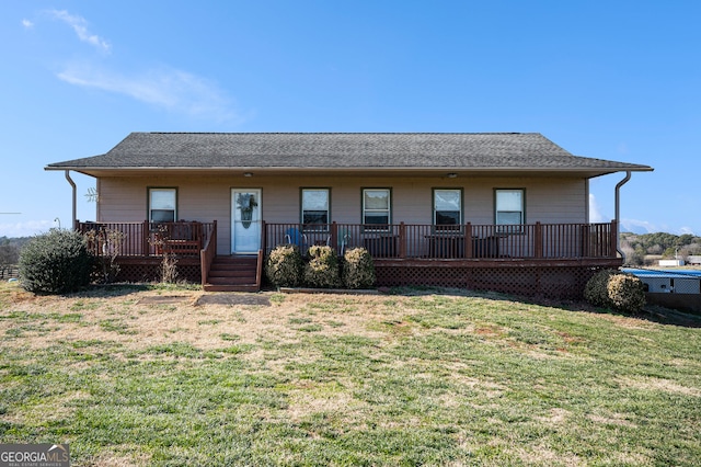 view of front of house featuring a wooden deck and a front yard