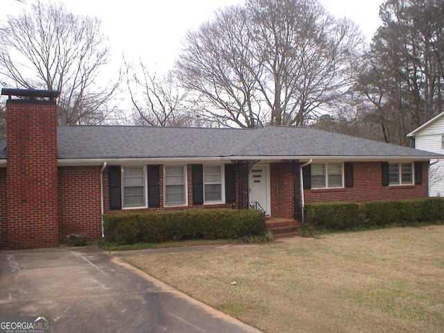 ranch-style home with a front lawn