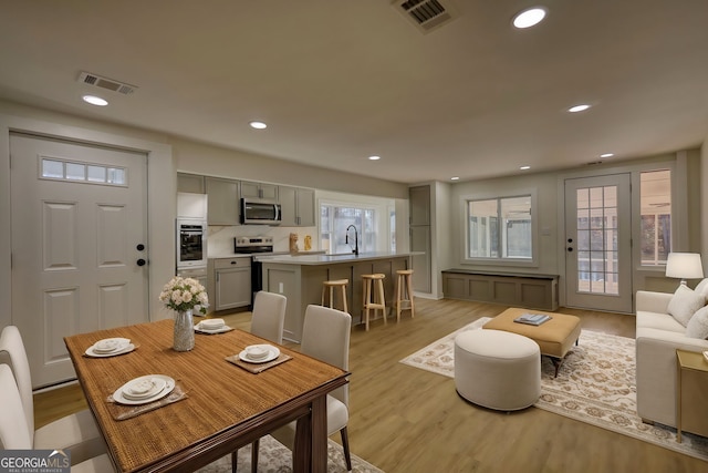 dining space featuring recessed lighting, light wood-style floors, and visible vents