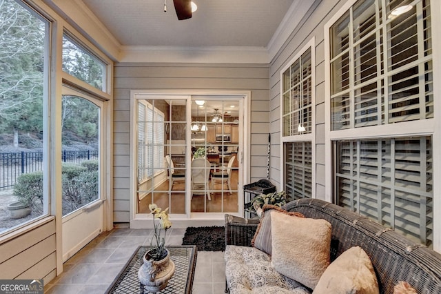 sunroom with ceiling fan