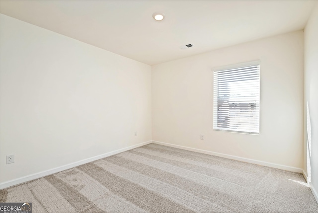 unfurnished room featuring carpet