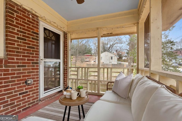 sunroom with ceiling fan