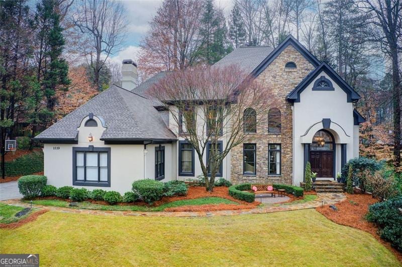 view of front of property with a front lawn