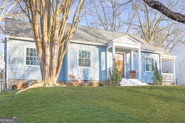 view of front facade with a front yard