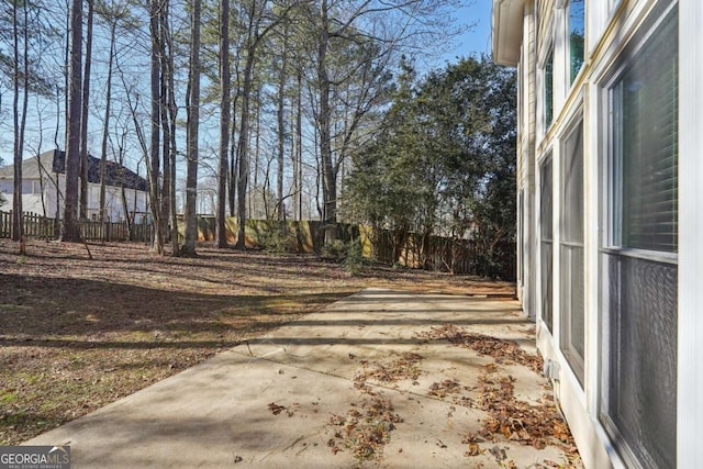 view of yard featuring a patio