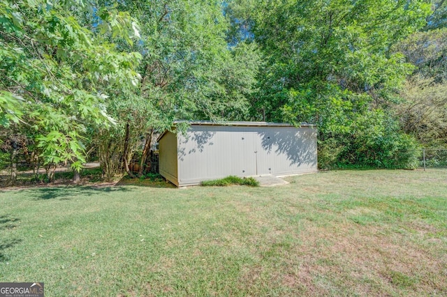 view of yard featuring a storage unit