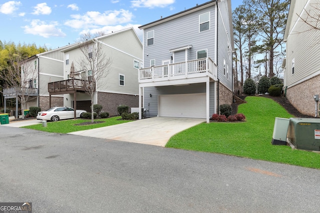 view of front of house featuring a front yard and a garage